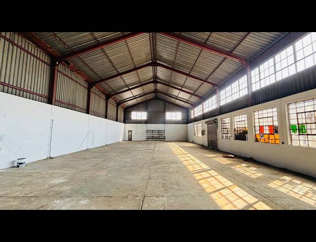 350M² WAREHOUSE TO LET IN ROODEPOORT CENTRAL